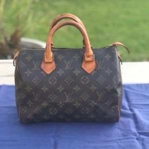 Authentic Louis Vuitton Vintage speedy 25